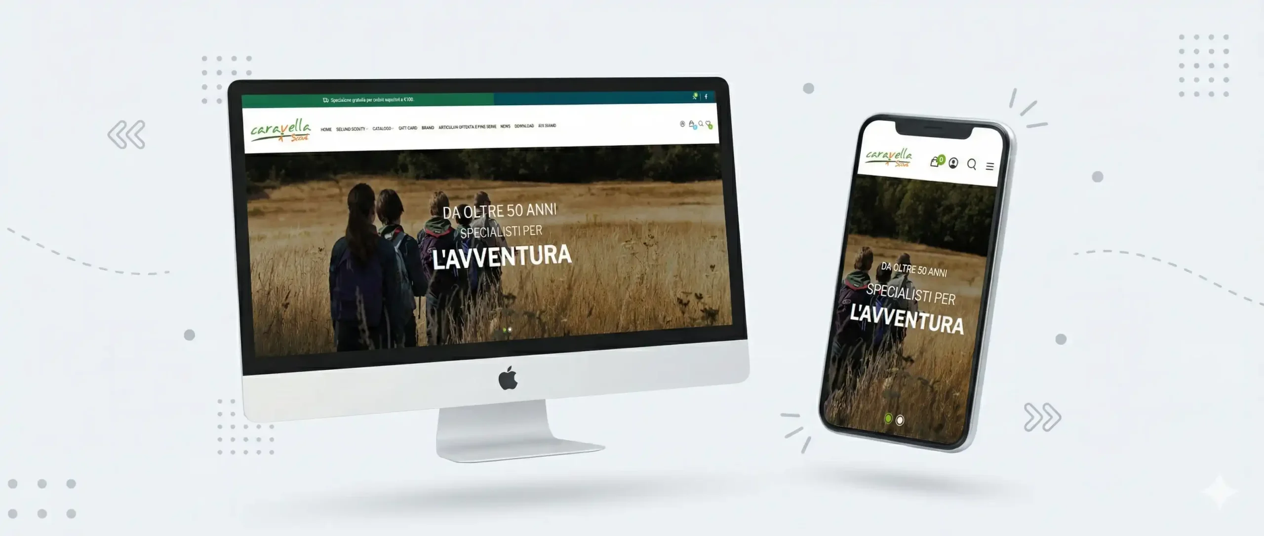 Visualizzazione a mockup sospeso del sito web 'Caravella Scout' su un computer iMac desktop e su uno smartphone iPhone mobile, entrambi con la homepage che mostra una foto di scout che camminano in un campo e il testo 'DA OLTRE 50 ANNI SPECIALISTI PER L'AVVENTURA'.